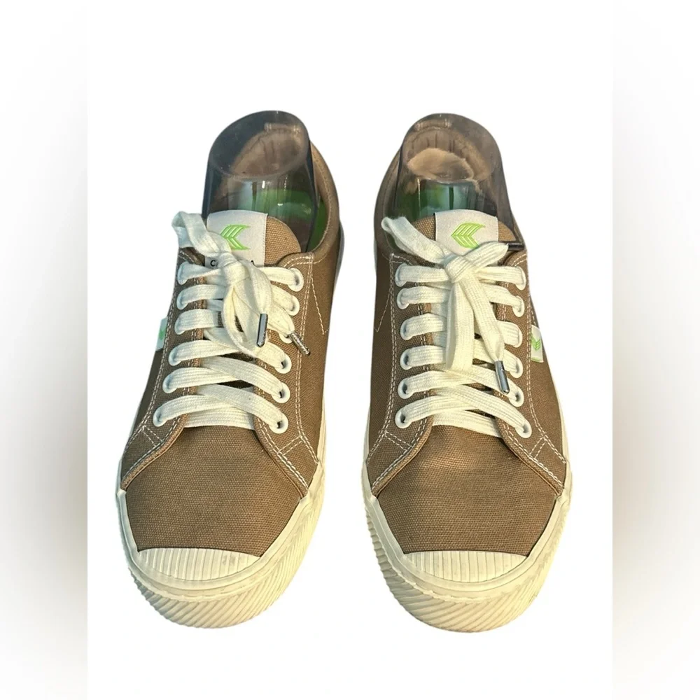 Cariuma Oca Low Canvas Tennis Sneakers in Washed Burn Sand Mens 8 Womens 9.5 B21